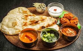 Hotel Classy - Nizamuddin Railway Station